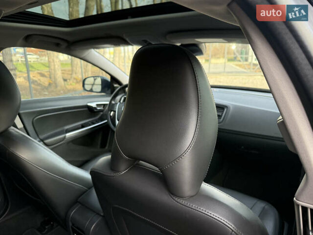 Черный Вольво B60, объемом двигателя 2 л и пробегом 148 тыс. км за 12200 $, фото 54 на Automoto.ua