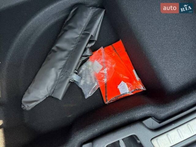 Черный Вольво B60, объемом двигателя 2 л и пробегом 255 тыс. км за 20999 $, фото 72 на Automoto.ua