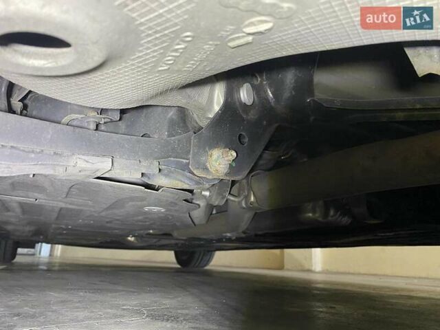 Черный Вольво B60, объемом двигателя 1.97 л и пробегом 220 тыс. км за 23790 $, фото 19 на Automoto.ua