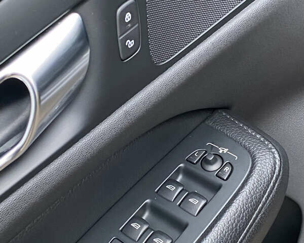 Черный Вольво B60, объемом двигателя 1.97 л и пробегом 106 тыс. км за 23999 $, фото 16 на Automoto.ua