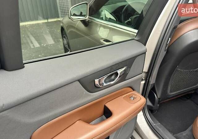 Вольво B60 2021 в Ровно на Automoto.ua Коричневый Вольво B60, объемом двигателя 1.97 л и пробегом 129 тыс. км за 26200 $, фото 11 на Automoto.ua