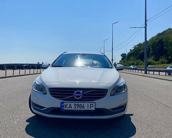 Вольво B60, объемом двигателя 1.6 л и пробегом 220 тыс. км за 11900 $, фото 2 на Automoto.ua