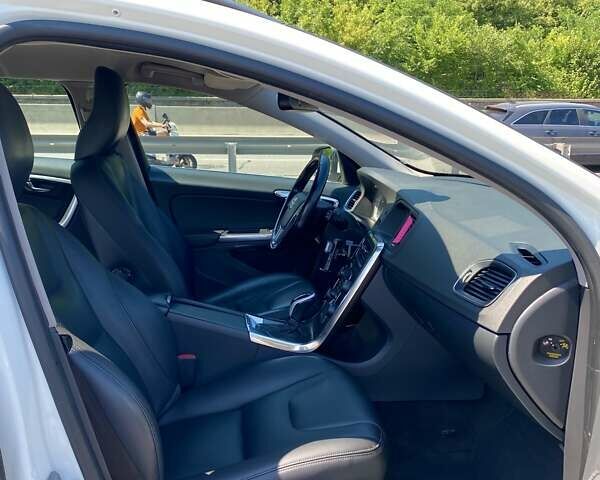 Вольво B60, объемом двигателя 1.6 л и пробегом 220 тыс. км за 11900 $, фото 15 на Automoto.ua