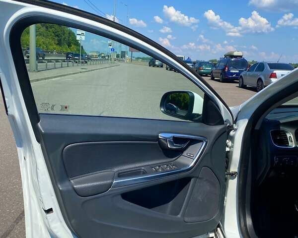 Вольво B60, объемом двигателя 1.6 л и пробегом 220 тыс. км за 11900 $, фото 12 на Automoto.ua