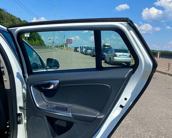 Вольво B60, объемом двигателя 1.6 л и пробегом 220 тыс. км за 11900 $, фото 20 на Automoto.ua
