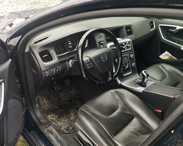 Вольво B60, объемом двигателя 2 л и пробегом 280 тыс. км за 12000 $, фото 4 на Automoto.ua