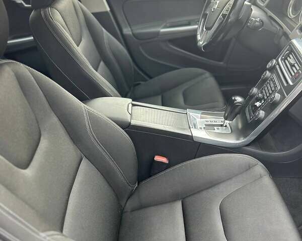 Вольво B60 2011 в Львове на Automoto.ua Серый Вольво B60, объемом двигателя 1.98 л и пробегом 254 тыс. км за 11500 $, фото 3 на Automoto.ua