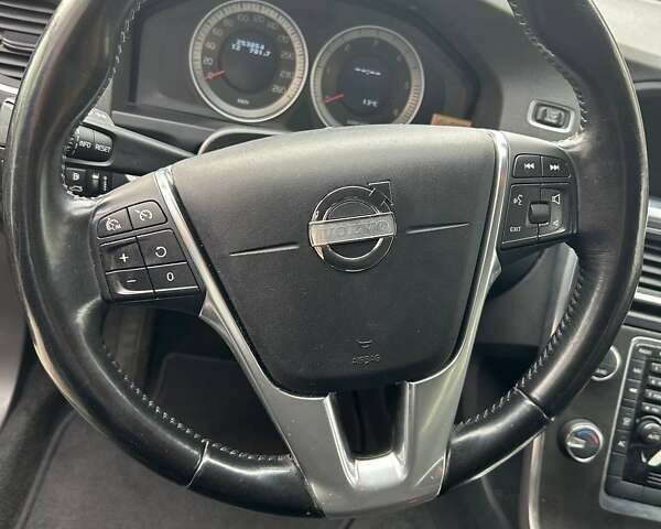 Вольво B60 2011 в Львове на Automoto.ua Серый Вольво B60, объемом двигателя 1.98 л и пробегом 254 тыс. км за 11500 $, фото 5 на Automoto.ua