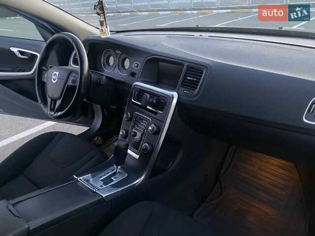 Серый Вольво B60, объемом двигателя 2 л и пробегом 380 тыс. км за 9800 $, фото 39 на Automoto.ua
