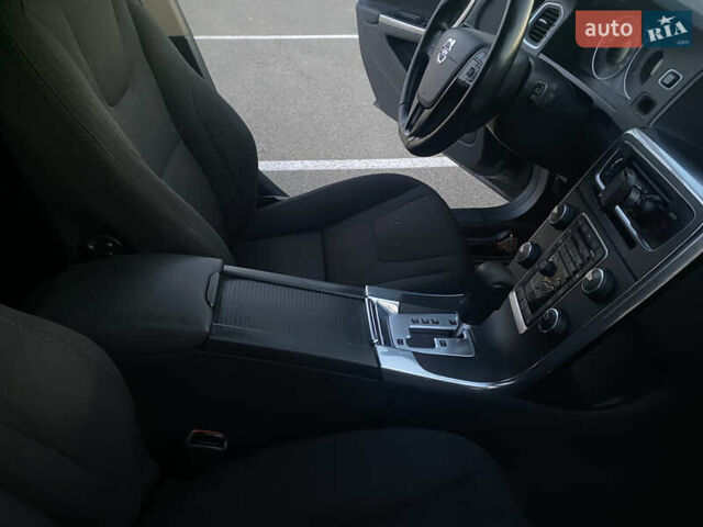 Серый Вольво B60, объемом двигателя 2 л и пробегом 380 тыс. км за 9800 $, фото 47 на Automoto.ua