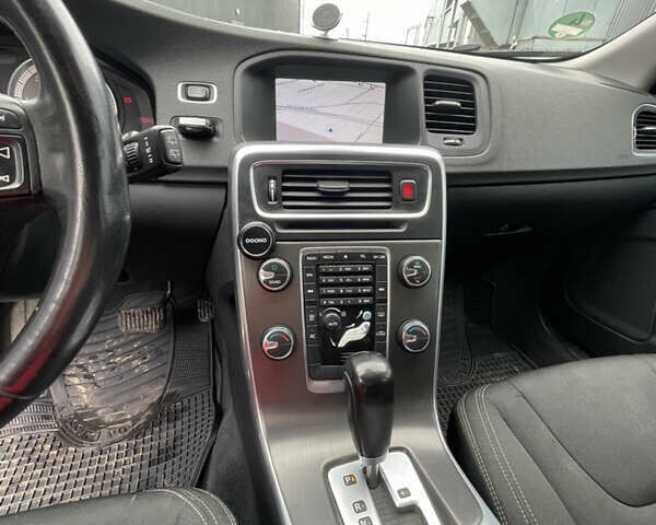 Серый Вольво B60, объемом двигателя 1.98 л и пробегом 254 тыс. км за 10499 $, фото 14 на Automoto.ua