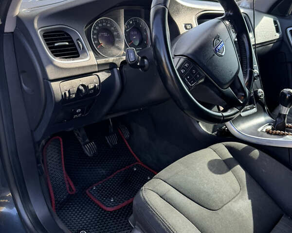 Сірий Вольво B60, об'ємом двигуна 1.56 л та пробігом 271 тис. км за 10300 $, фото 28 на Automoto.ua