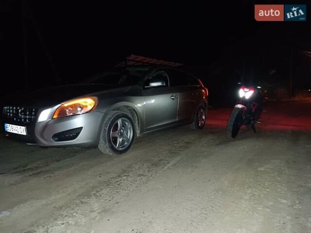 Вольво B60 2011 в Яворове на Automoto.ua Серый Вольво B60, объемом двигателя 1.6 л и пробегом 340 тыс. км за 9850 $, фото 1 на Automoto.ua