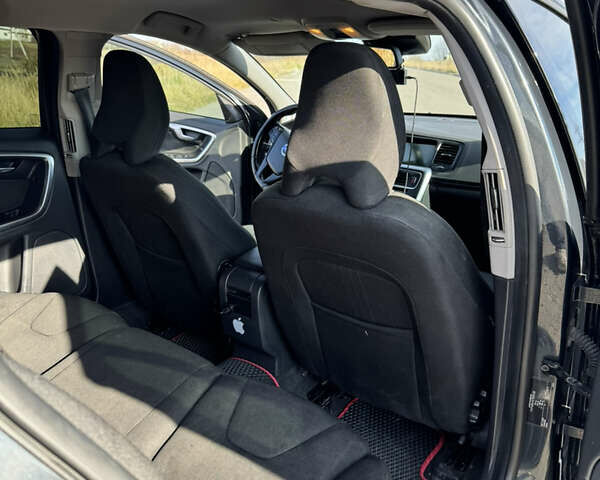 Сірий Вольво B60, об'ємом двигуна 1.56 л та пробігом 271 тис. км за 10300 $, фото 25 на Automoto.ua