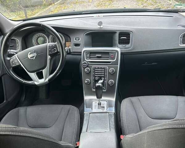 Вольво B60 2011 в Львове на Automoto.ua Серый Вольво B60, объемом двигателя 1.98 л и пробегом 254 тыс. км за 11500 $, фото 7 на Automoto.ua