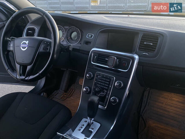 Серый Вольво B60, объемом двигателя 2 л и пробегом 380 тыс. км за 9800 $, фото 44 на Automoto.ua