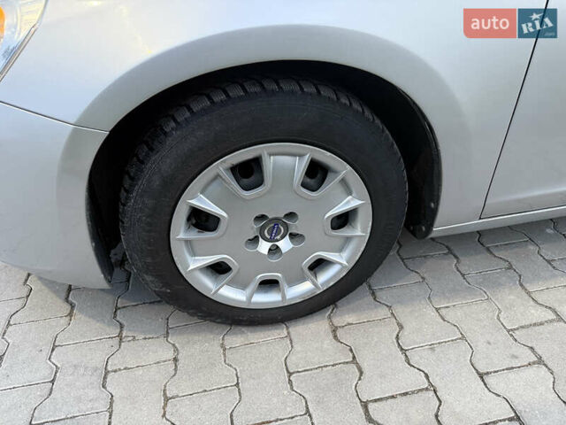 Серый Вольво B60, объемом двигателя 1.56 л и пробегом 302 тыс. км за 9500 $, фото 11 на Automoto.ua