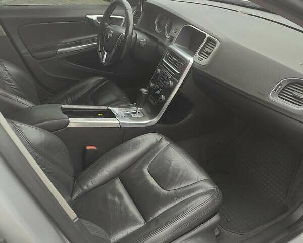 Сірий Вольво B60, об'ємом двигуна 2.4 л та пробігом 375 тис. км за 9500 $, фото 7 на Automoto.ua