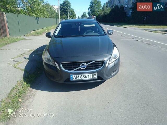 Серый Вольво B60, объемом двигателя 1.98 л и пробегом 450 тыс. км за 8500 $, фото 1 на Automoto.ua