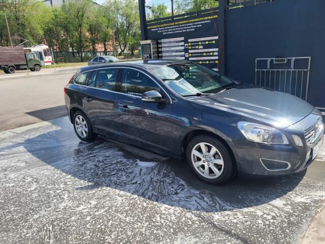 Сірий Вольво B60, об'ємом двигуна 1.6 л та пробігом 187 тис. км за 12200 $, фото 1 на Automoto.ua