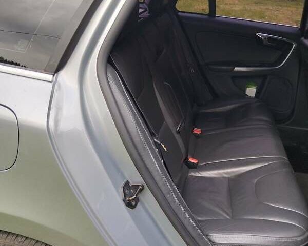 Серый Вольво B60, объемом двигателя 1.56 л и пробегом 256 тыс. км за 10200 $, фото 4 на Automoto.ua