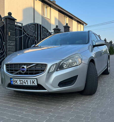 Серый Вольво B60, объемом двигателя 1.56 л и пробегом 315 тыс. км за 10800 $, фото 4 на Automoto.ua
