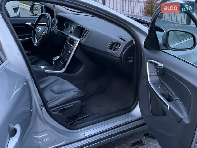 Серый Вольво B60, объемом двигателя 1.6 л и пробегом 245 тыс. км за 9700 $, фото 25 на Automoto.ua