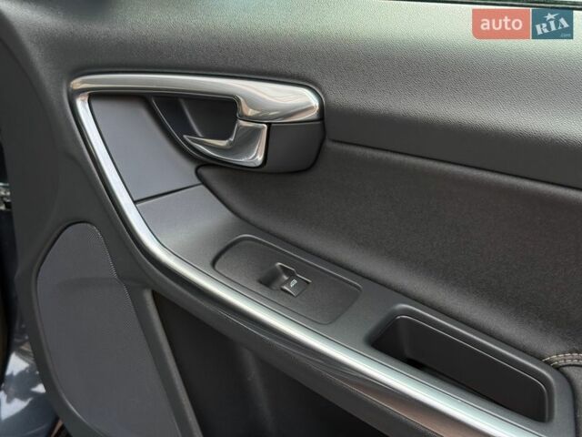 Серый Вольво B60, объемом двигателя 1.6 л и пробегом 206 тыс. км за 10750 $, фото 95 на Automoto.ua