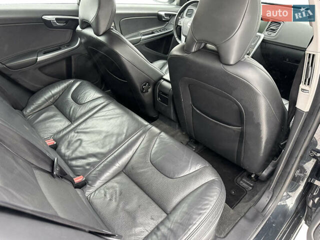 Сірий Вольво B60, об'ємом двигуна 2.4 л та пробігом 260 тис. км за 12400 $, фото 35 на Automoto.ua