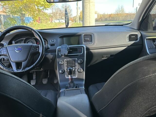 Серый Вольво B60, объемом двигателя 1.6 л и пробегом 255 тыс. км за 12300 $, фото 3 на Automoto.ua