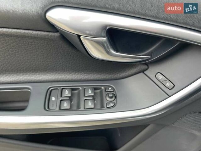 Сірий Вольво B60, об'ємом двигуна 2 л та пробігом 289 тис. км за 11400 $, фото 25 на Automoto.ua