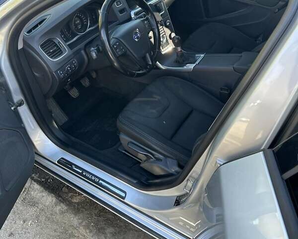 Серый Вольво B60, объемом двигателя 1.56 л и пробегом 255 тыс. км за 12300 $, фото 1 на Automoto.ua