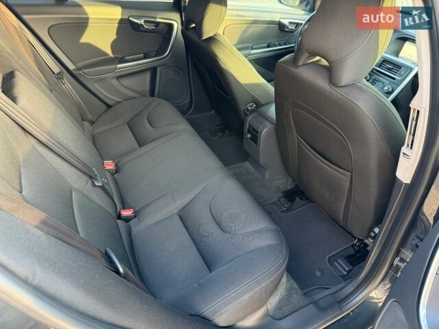 Сірий Вольво B60, об'ємом двигуна 2.4 л та пробігом 256 тис. км за 13900 $, фото 38 на Automoto.ua