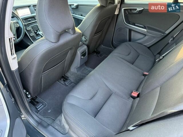 Сірий Вольво B60, об'ємом двигуна 2.4 л та пробігом 256 тис. км за 13900 $, фото 37 на Automoto.ua