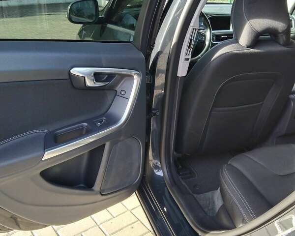 Серый Вольво B60, объемом двигателя 1.98 л и пробегом 109 тыс. км за 15400 $, фото 8 на Automoto.ua