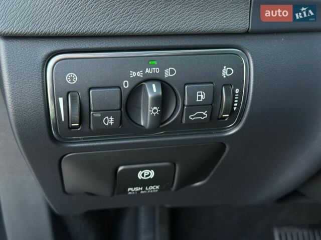 Сірий Вольво B60, об'ємом двигуна 2.4 л та пробігом 256 тис. км за 13900 $, фото 32 на Automoto.ua