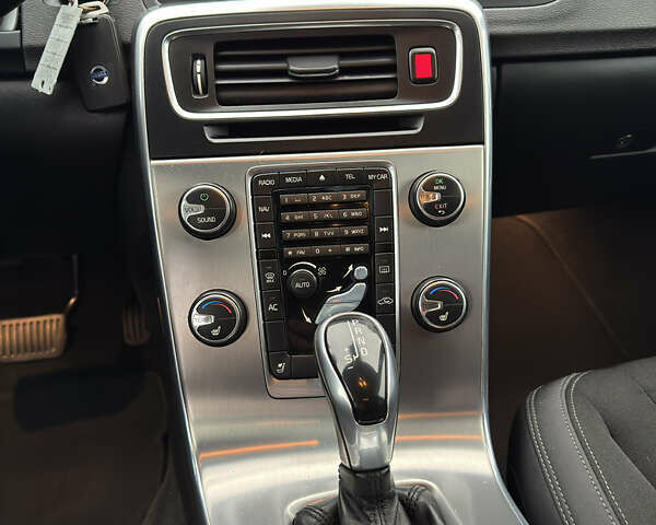 Серый Вольво B60, объемом двигателя 2 л и пробегом 243 тыс. км за 14500 $, фото 36 на Automoto.ua