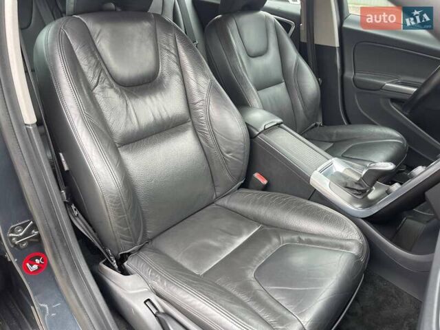 Серый Вольво B60, объемом двигателя 2 л и пробегом 299 тыс. км за 11600 $, фото 43 на Automoto.ua