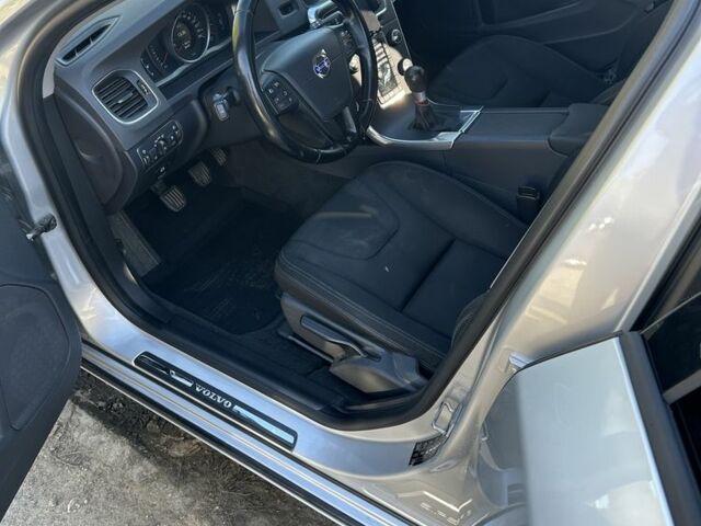 Серый Вольво B60, объемом двигателя 1.6 л и пробегом 255 тыс. км за 12300 $, фото 4 на Automoto.ua