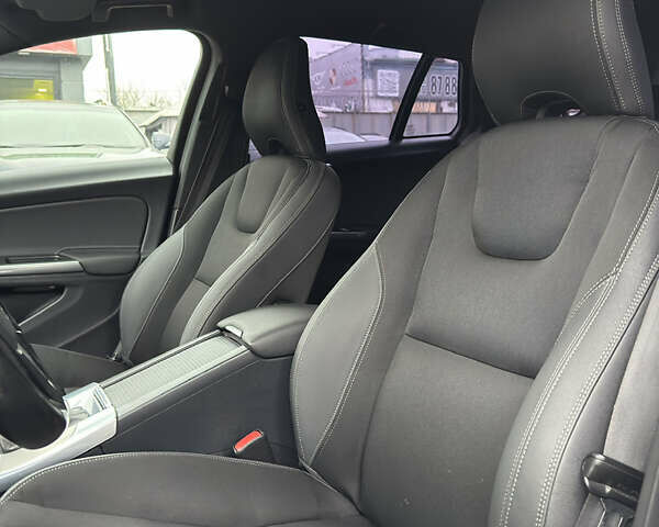 Серый Вольво B60, объемом двигателя 2 л и пробегом 243 тыс. км за 14500 $, фото 22 на Automoto.ua