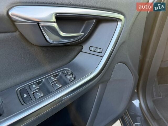 Сірий Вольво B60, об'ємом двигуна 2.4 л та пробігом 256 тис. км за 13900 $, фото 31 на Automoto.ua