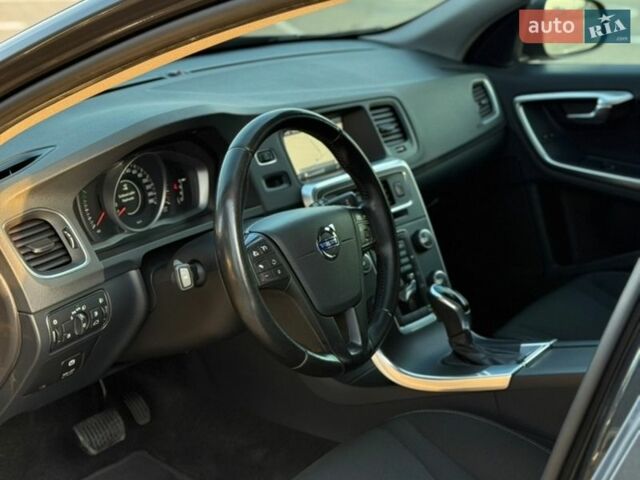 Сірий Вольво B60, об'ємом двигуна 2.4 л та пробігом 256 тис. км за 13900 $, фото 65 на Automoto.ua