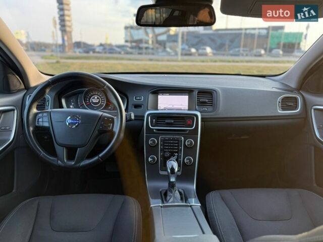 Сірий Вольво B60, об'ємом двигуна 2.4 л та пробігом 256 тис. км за 13900 $, фото 27 на Automoto.ua