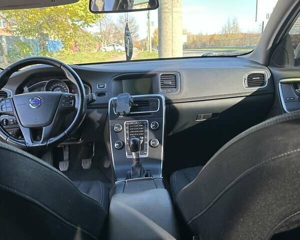 Серый Вольво B60, объемом двигателя 1.56 л и пробегом 255 тыс. км за 12300 $, фото 5 на Automoto.ua