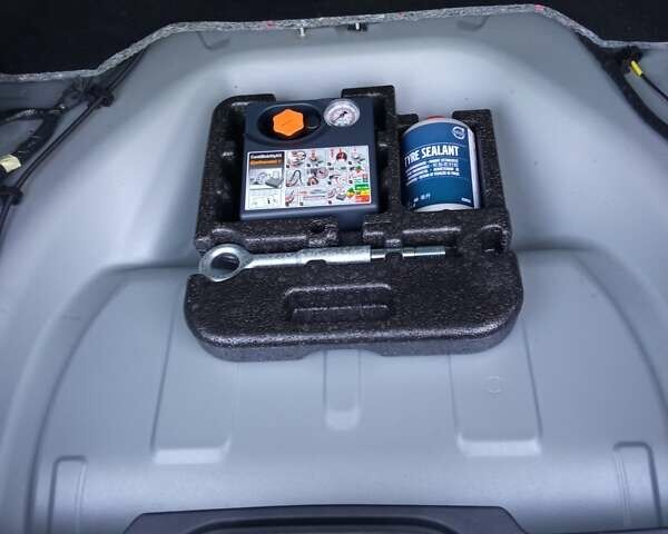 Серый Вольво B60, объемом двигателя 1.97 л и пробегом 218 тыс. км за 15200 $, фото 30 на Automoto.ua