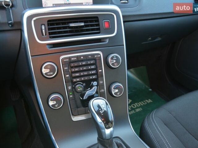 Сірий Вольво B60, об'ємом двигуна 1.98 л та пробігом 109 тис. км за 13333 $, фото 29 на Automoto.ua