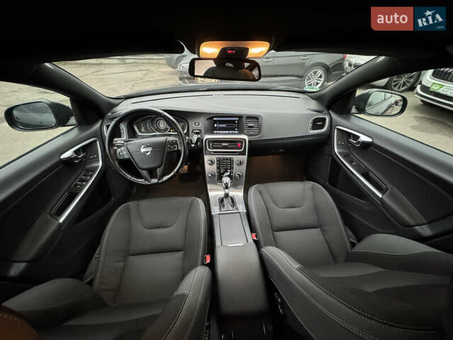 Серый Вольво B60, объемом двигателя 2 л и пробегом 243 тыс. км за 14500 $, фото 35 на Automoto.ua