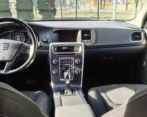 Серый Вольво B60, объемом двигателя 1.98 л и пробегом 109 тыс. км за 15400 $, фото 6 на Automoto.ua