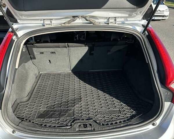 Серый Вольво B60, объемом двигателя 1.56 л и пробегом 255 тыс. км за 12300 $, фото 3 на Automoto.ua