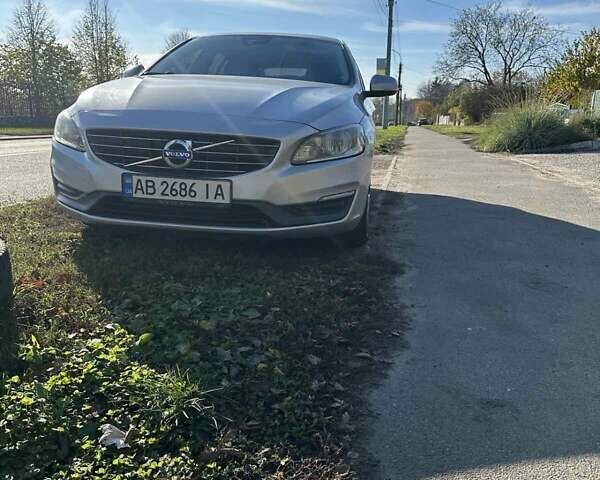 Серый Вольво B60, объемом двигателя 1.56 л и пробегом 255 тыс. км за 12300 $, фото 4 на Automoto.ua